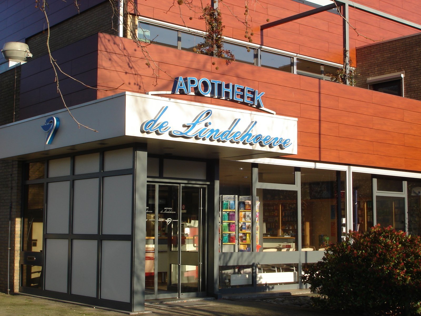 De frictie tussen service en zorg in de Nederlandse apotheek apotheek in Nederland